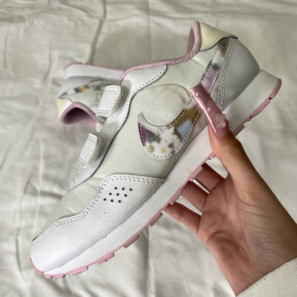 nike valiant floral shoe
